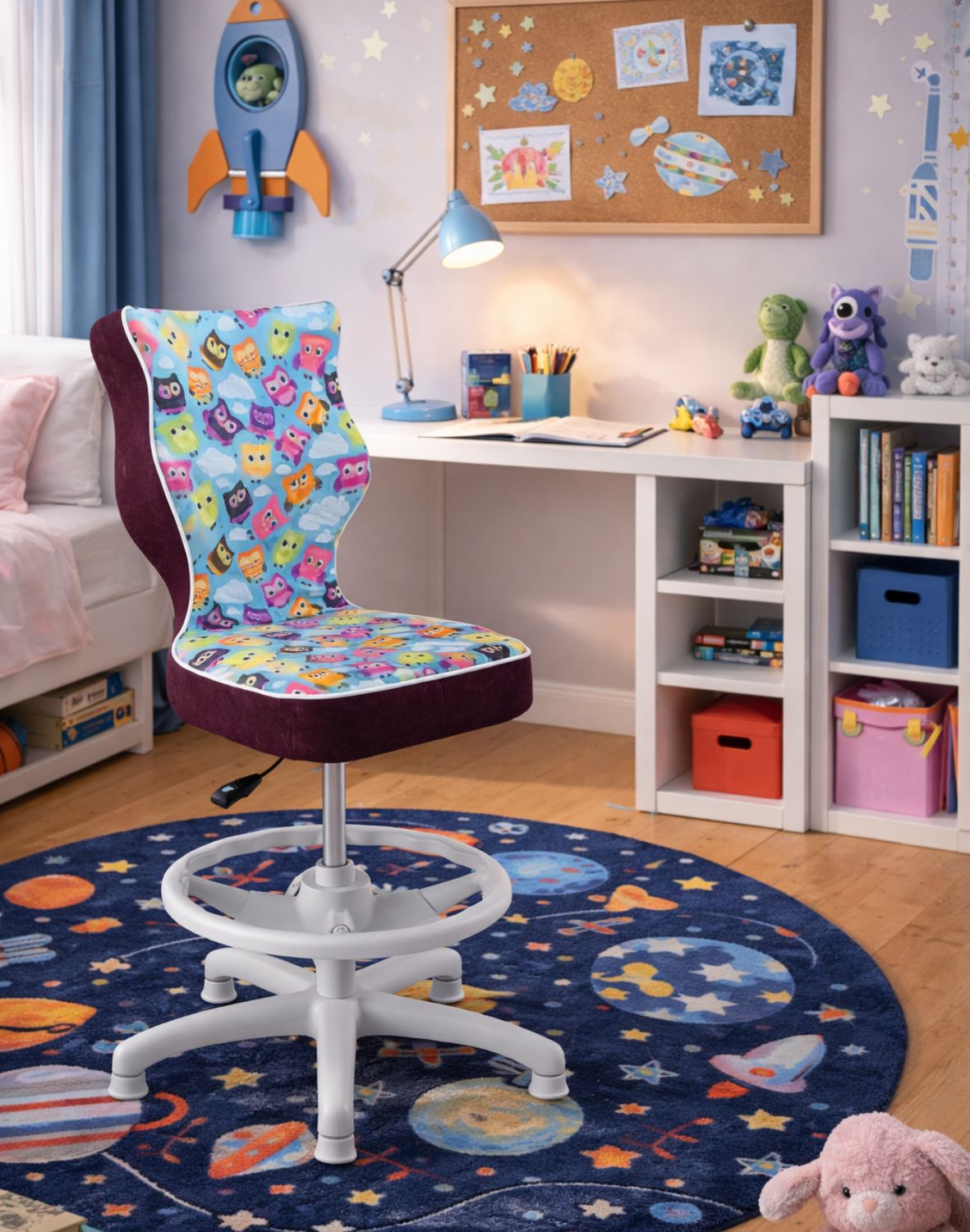 Krzesło dziecięce Entelo Petit z podnóżkiem 133-159 cm Biala Podstawa