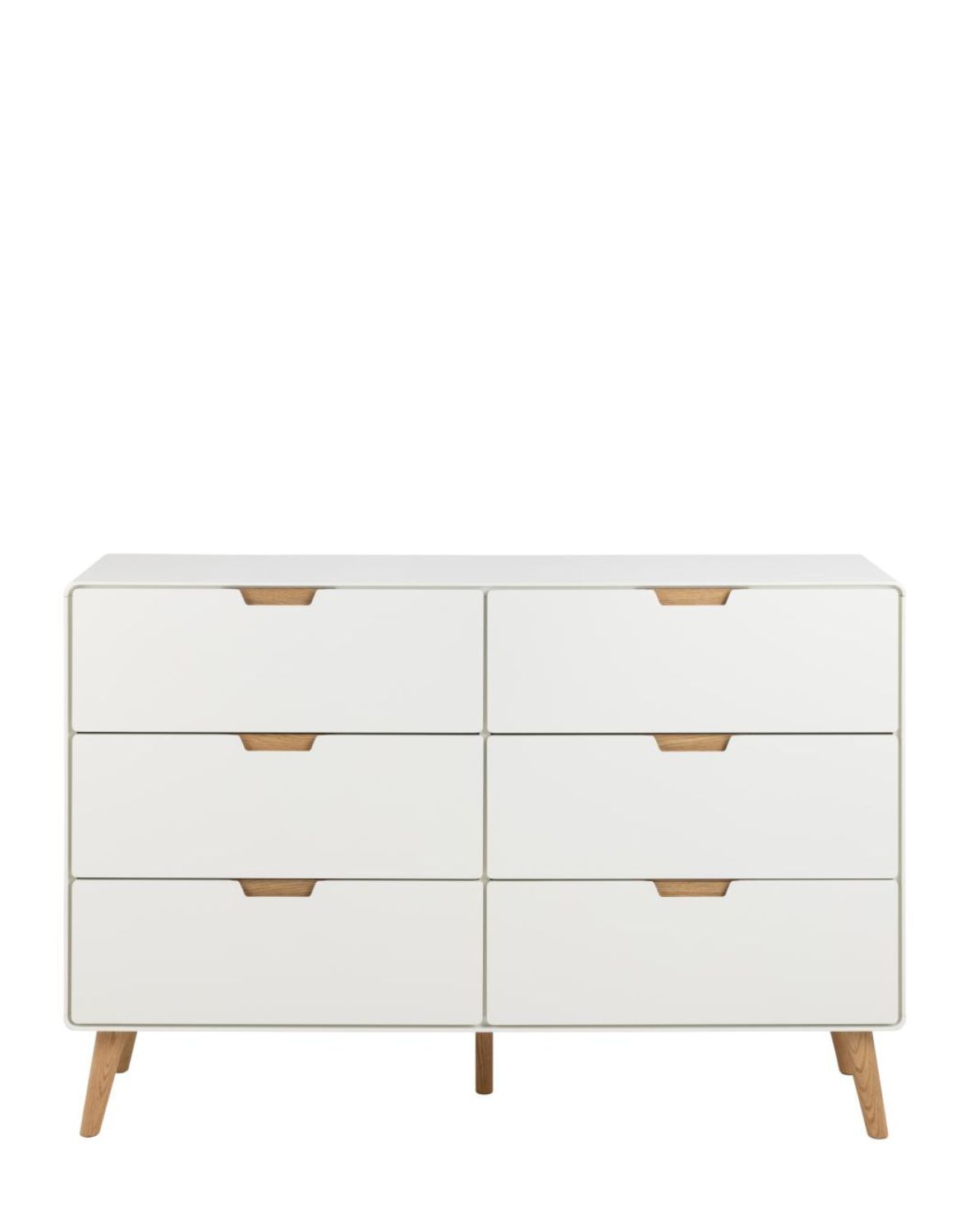 biała komoda lowell z 6 szufladami i dębowymi nogami (23770)
